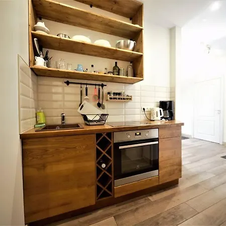 3 Bedroom / Compact Apt Old Town Apartment