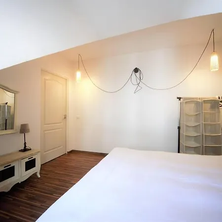 3 Bedroom / Compact Apt Old Town