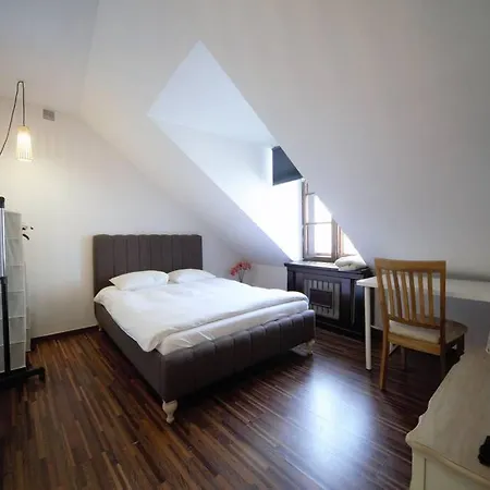 Apartment 3 Bedroom / Compact Apt Old Town *